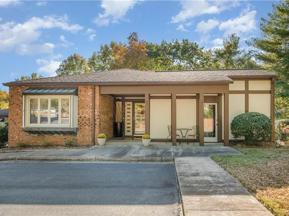 1127 Gatehouse Rd, High Point, NC 27262