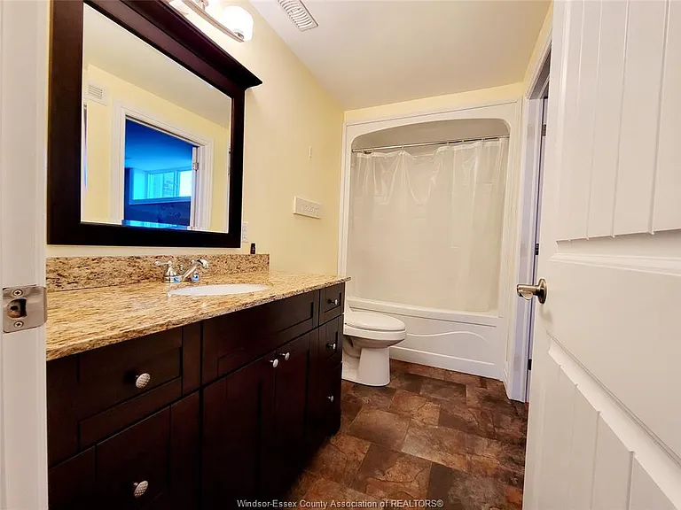 7835 Broderick Rd — Photo 23