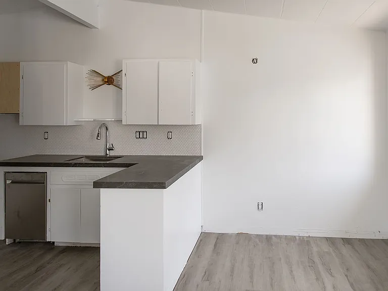 605 2nd St — Photo 3