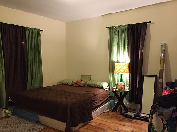 4th image of 1046 Manor Ave