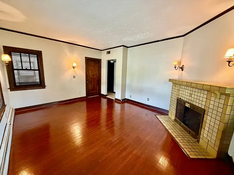 801 McLean — Photo 8