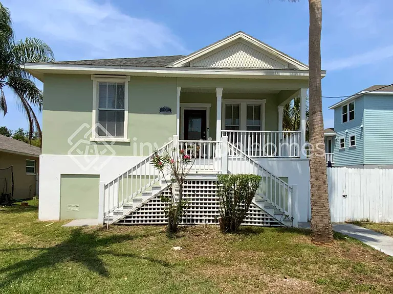 402 Shaddock St — Photo 1