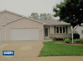 2221 Knuell St, Manitowoc, WI 54220