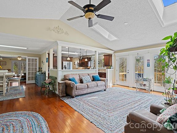 5th image of 432 Hunters Glen Ln