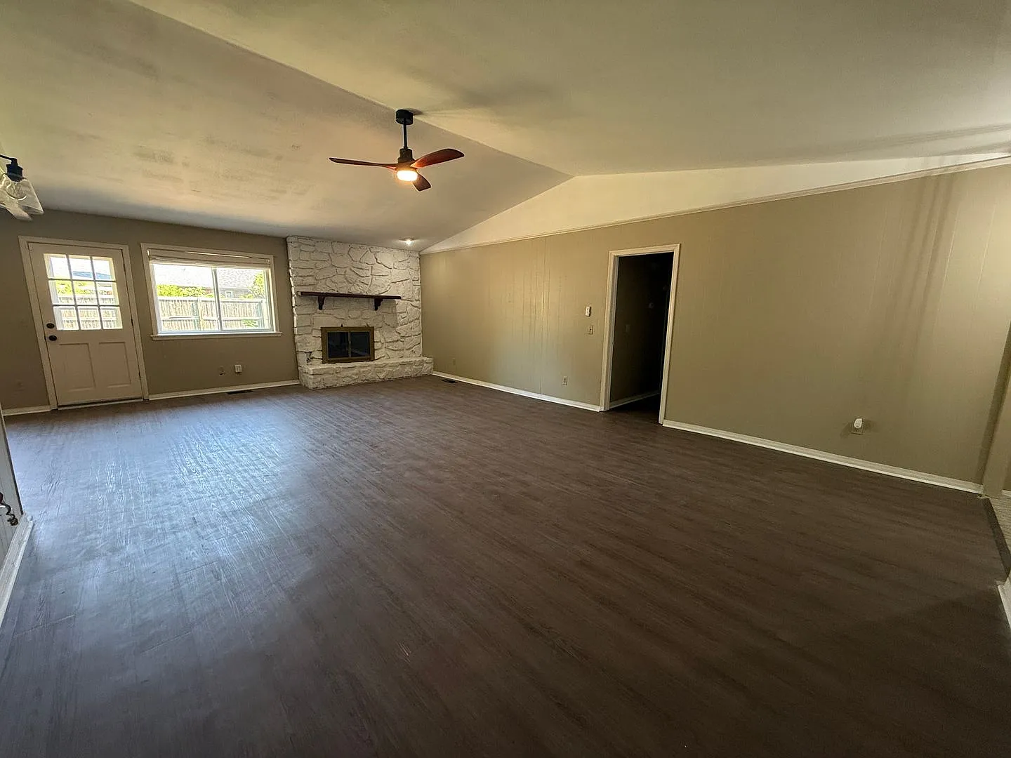 Luxurious 3 bd 2 ba on South Peoria — Photo 3