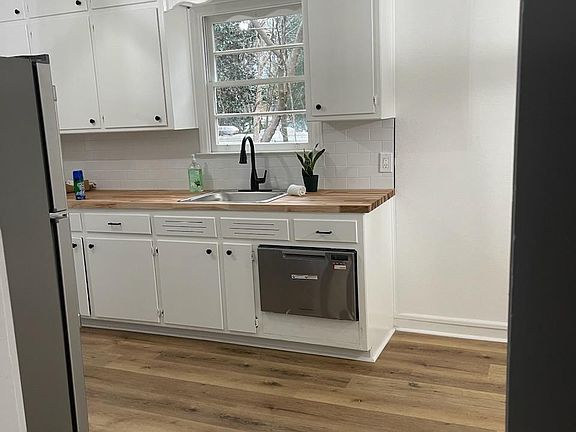 2nd image of 220 Forest Ave