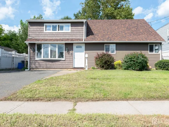 82 Markowitz St, Carteret, NJ 07008