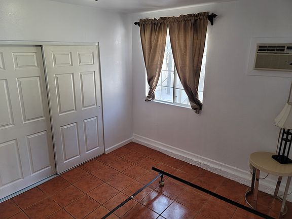 2nd image of 12877 Glenoaks Blvd