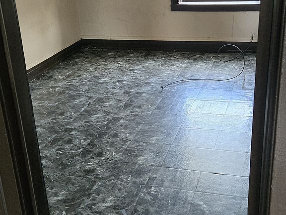 5th image of 123 N Leclaire Ave #3