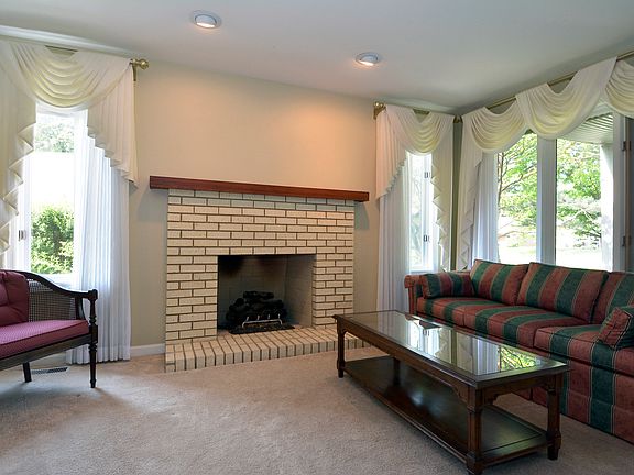4th image of 1550 N Courtland Dr