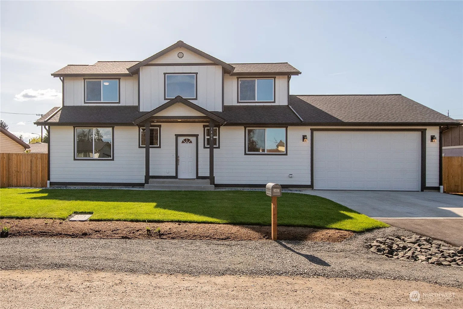 1407 Jensen Avenue photo 1