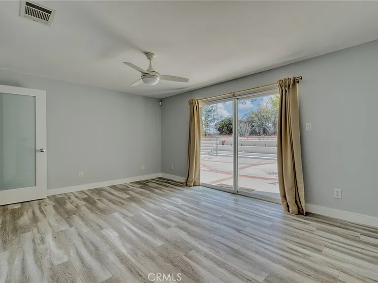 20516 Clark St — Photo 14