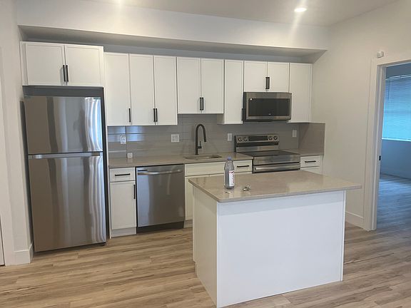 2nd image of 809 Diamond St #4C