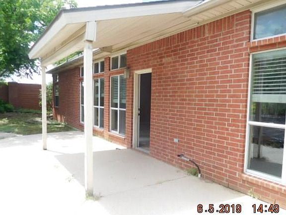 2nd image of 626 W Park Dr