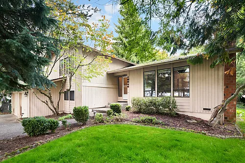 10046 116th Ave NE Photo 1