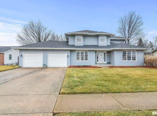 525 Augusta Dr, Chatham, IL