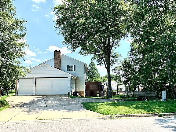3rd image of 15818 Bradford Dr