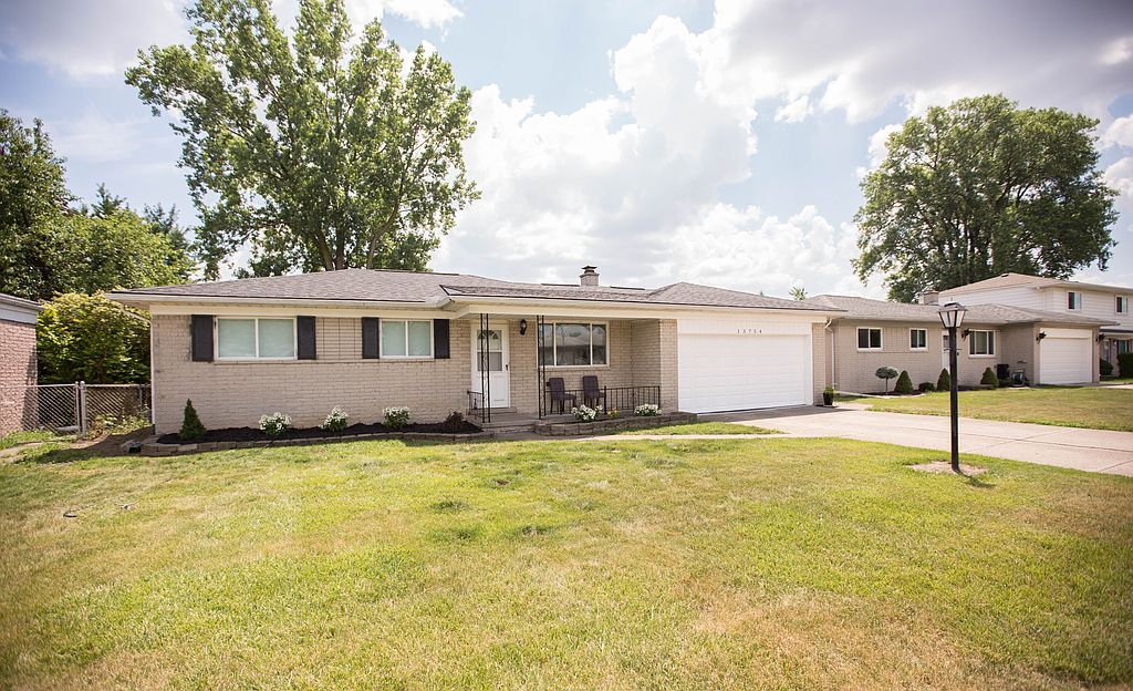 13754 Grey Ave - Property Image