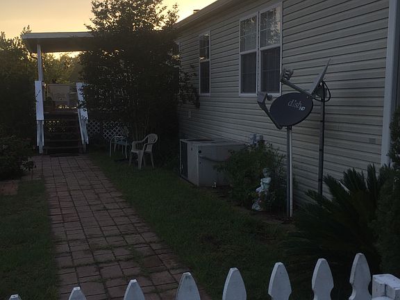 2nd image of 538 SW Clayton Ln