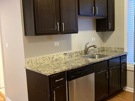 3rd image of 3106 W Ainslie St APT 1