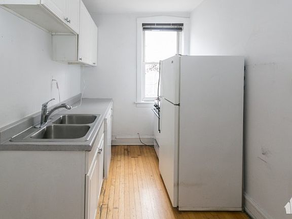 2nd image of 1910 W Winnemac Ave #1908-1