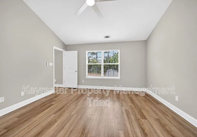 1153 Hawick Dr — Photo 34