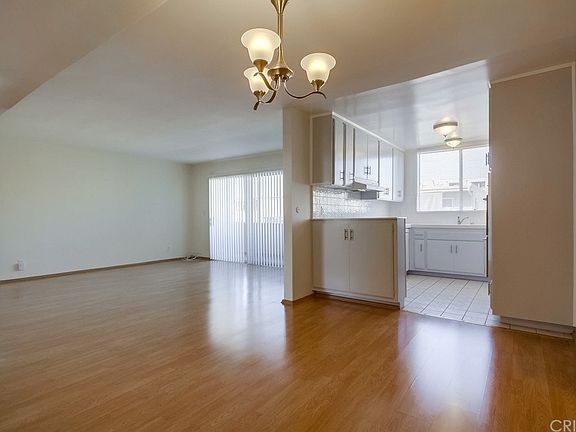 3rd image of 5429 Newcastle Ave APT 220