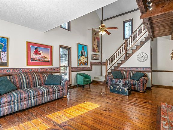 5th image of 2217 Canterbury Dr