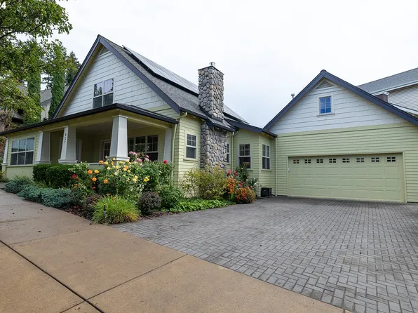 827 Meadow Butte Loop, Eugene, OR 97401