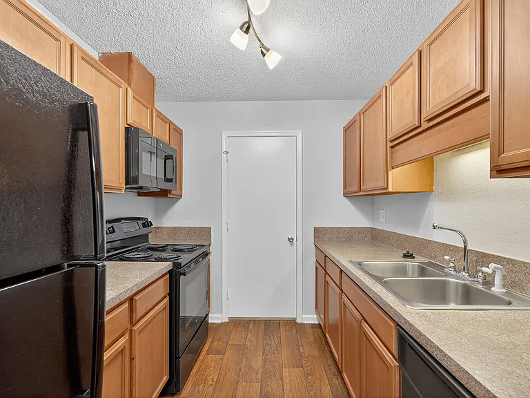 North Bluff Apartments — Photo 22