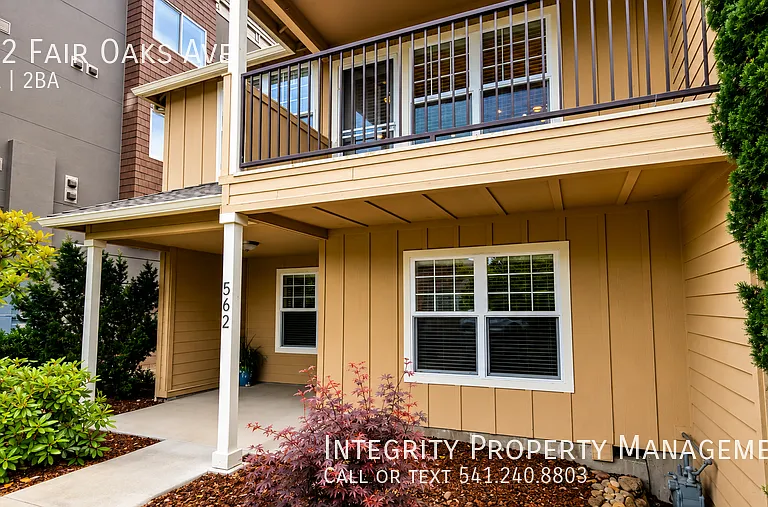 562 Fair Oaks Ave — Photo 3