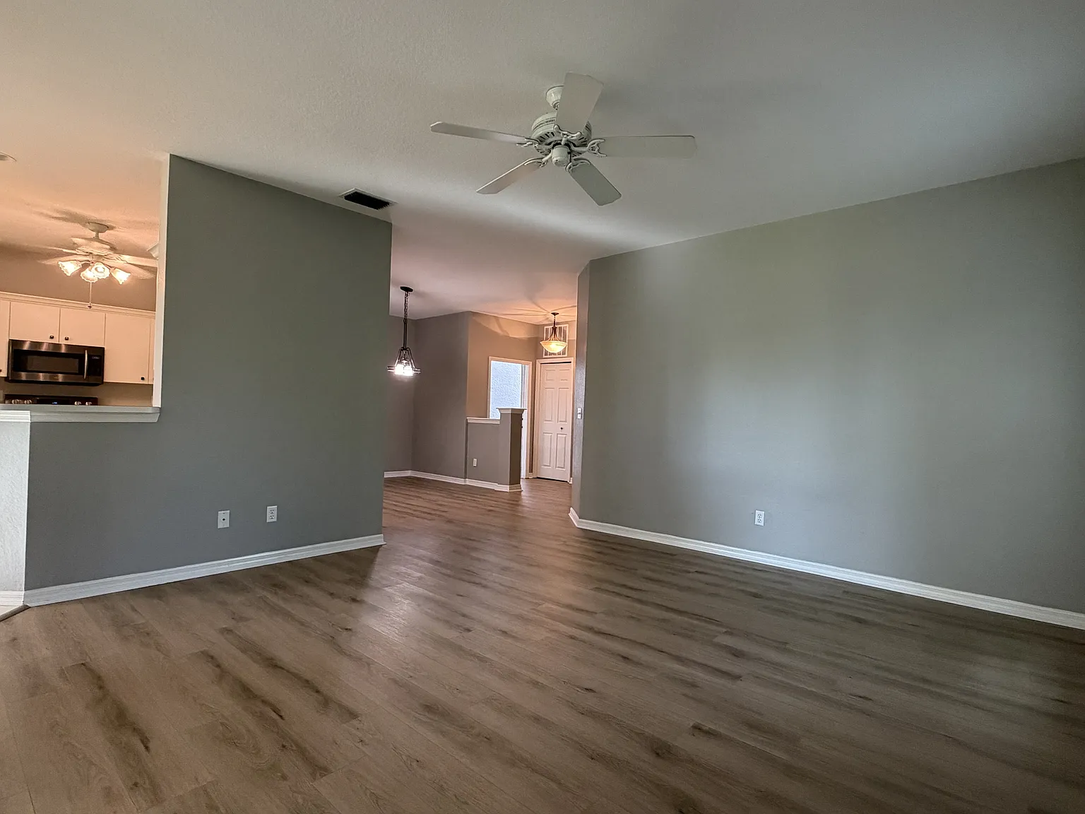 1340 Charleston Square Dr — Photo 4