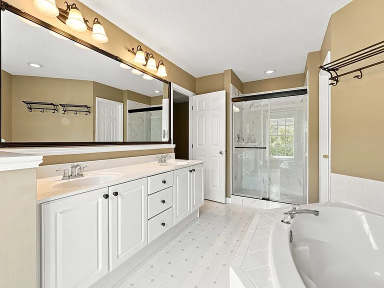 115 Lonebrook Dr — Photo 40