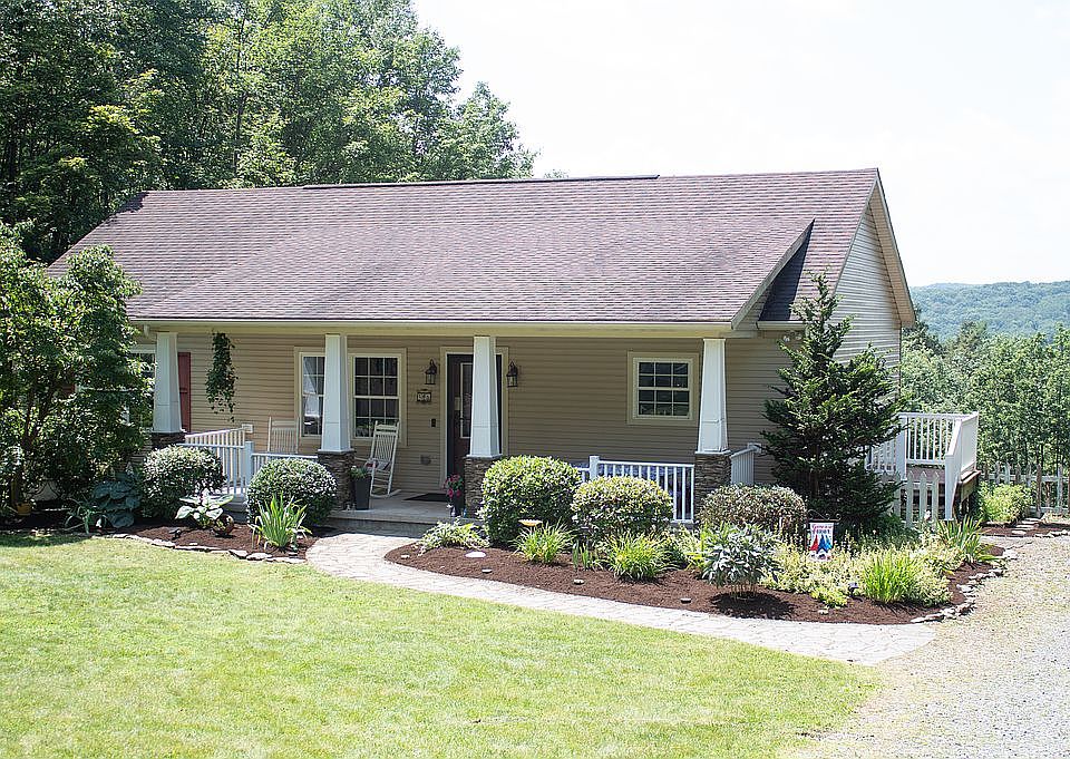 1st image of 206 Hemlock Ln