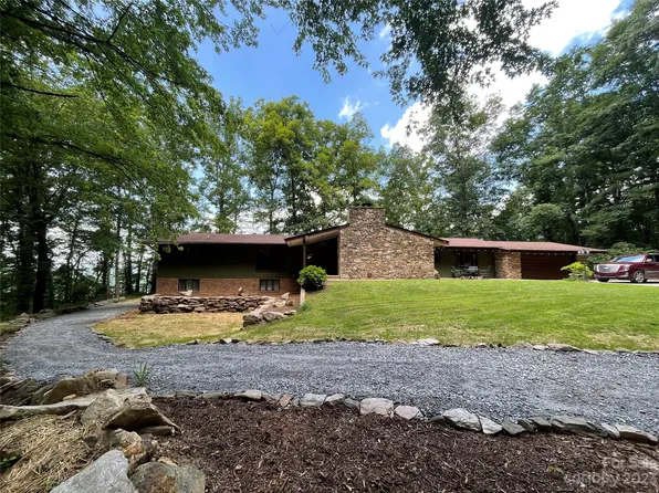 519 Chestnut Gap Rd, Hendersonville, NC 28792