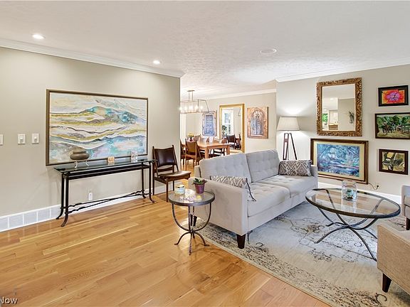 2nd image of 634 Wellesley Cir