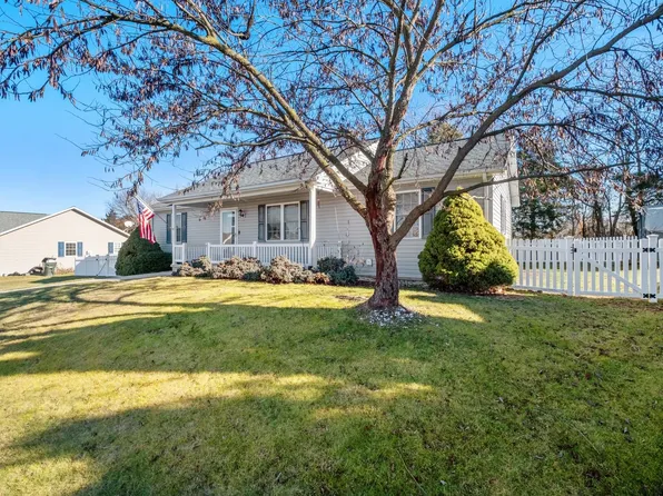 7 Falcon Ln, Weyers Cave, VA 24486