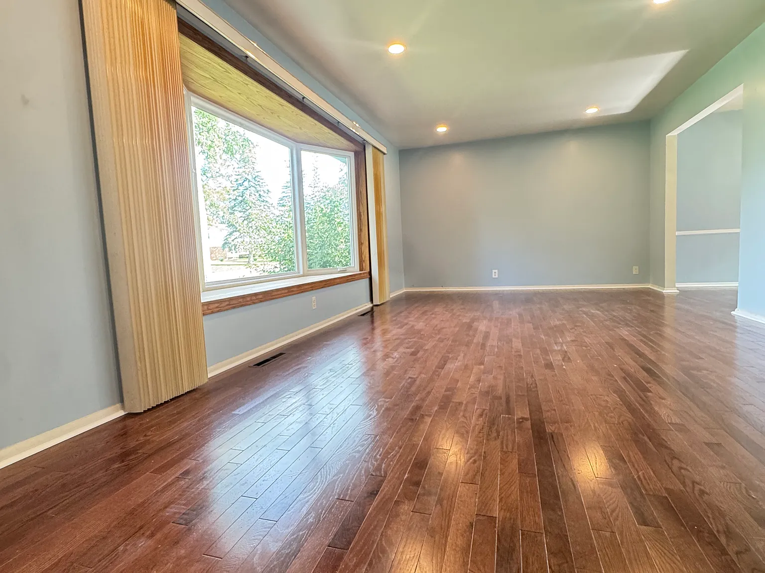 4 bed, 2.5 bath, 2287 sqft, $2,400 — Photo 4