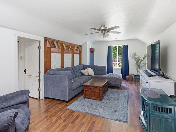 5th image of 723 NE 12th St