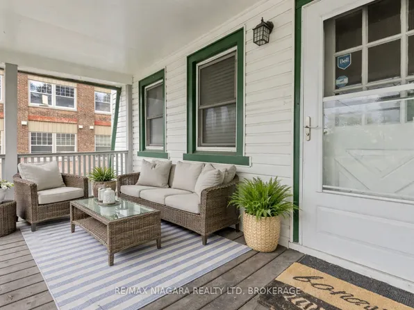 32 Page St, Saint Catharines, ON L2R 4A5