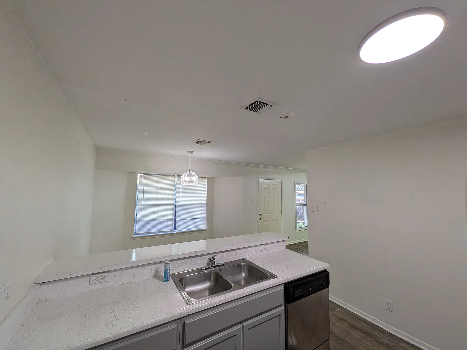 3 bed, 1196 sqft, $1,450 — Photo 3