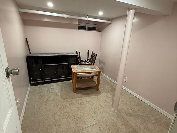 5th image of 8914 145th St Floor 1
