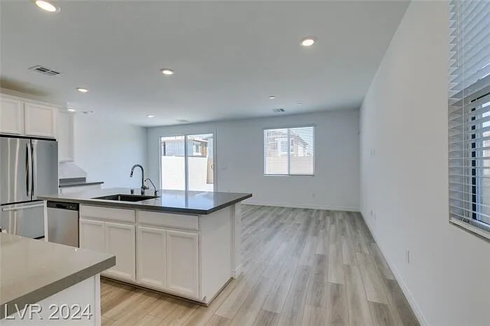 3 bed, 2.5 bath, 1560 sqft, $2,380 — Photo 3