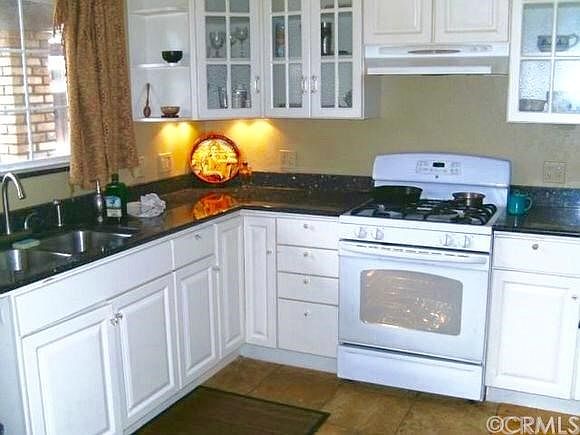 2nd image of 3181 Cherry St