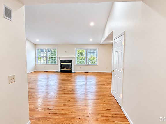 3rd image of 5 North Ridge #5
