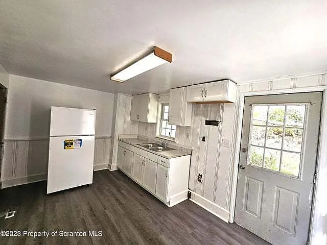 907 Green Ridge St — Photo 3
