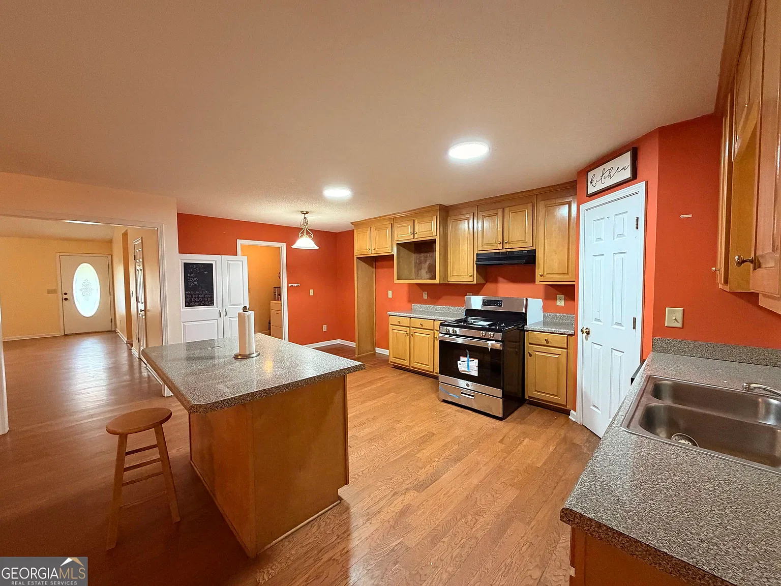 3 bed, 2.5 bath, 2850 sqft, $1,750 — Photo 3