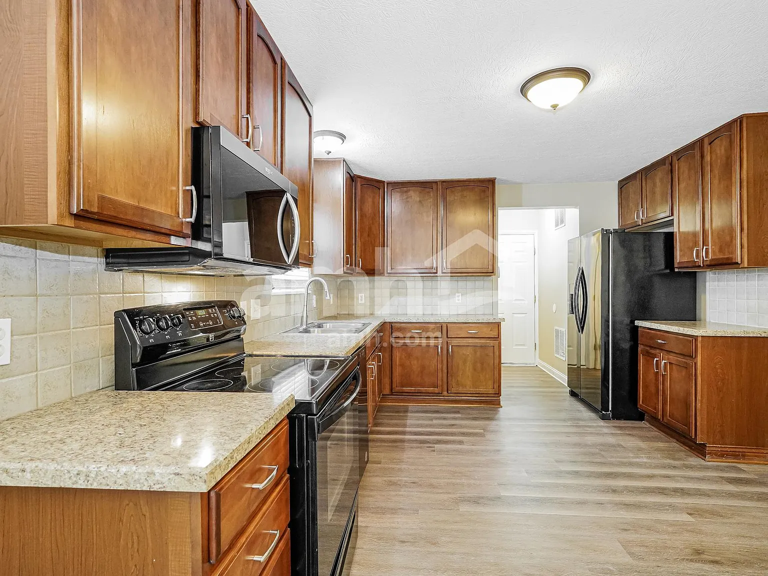 3 bed, 2.5 bath, 2024 sqft, $2,405 — Photo 4