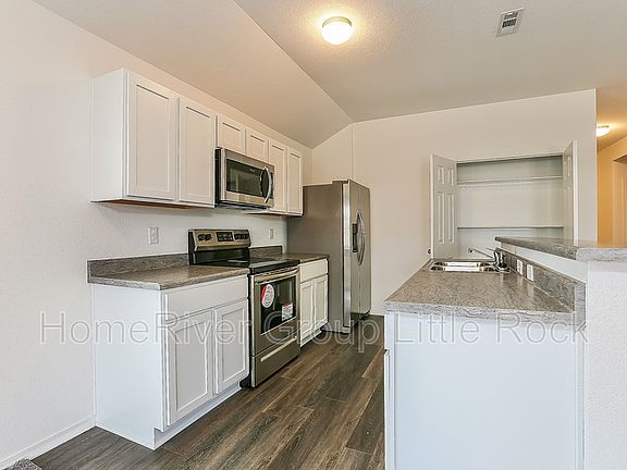 5th image of 1900 Peony St