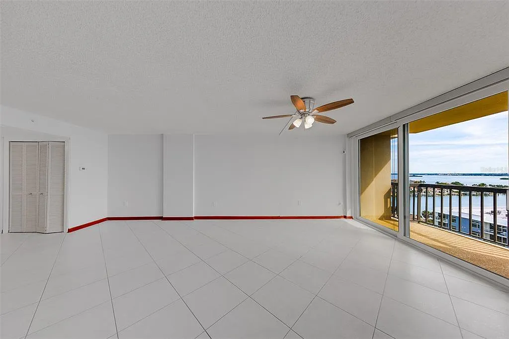 2 bed, 2.0 bath, 1300 sqft, $3,200 — Photo 4